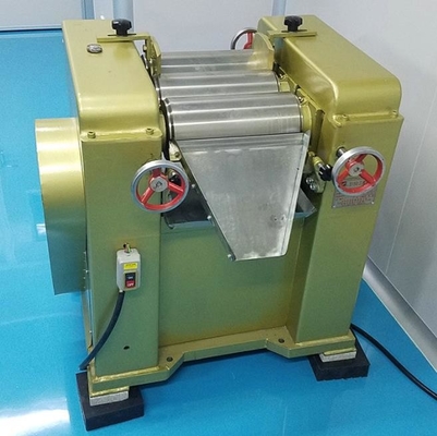 SUS304L 1000 kg/h ξεραίνει την αποδοτική μηχανή μύλων τριών ρόλων μηχανών μίξης σκονών