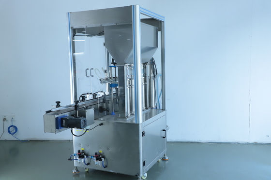 2.2KW 4 κεφαλές Μηχανή πλήρωσης υγρού καλλυντικών 1400*1000*1700mm 30-50 μπουκάλια / min