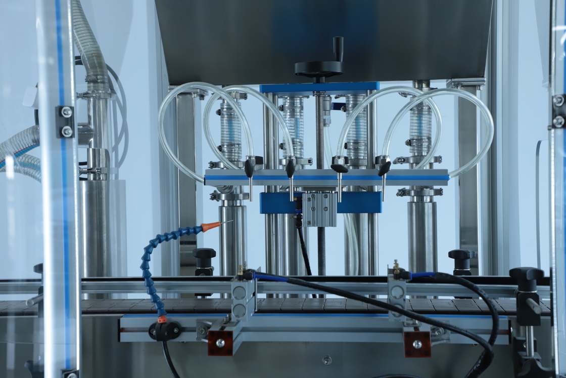 2.2KW 4 κεφαλές Μηχανή πλήρωσης υγρού καλλυντικών 1400*1000*1700mm 30-50 μπουκάλια / min